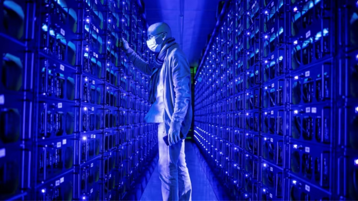 Bitcoin outflows surge as miners sell aggressively post ETF approval | Headlines | News | CoinMarketCap